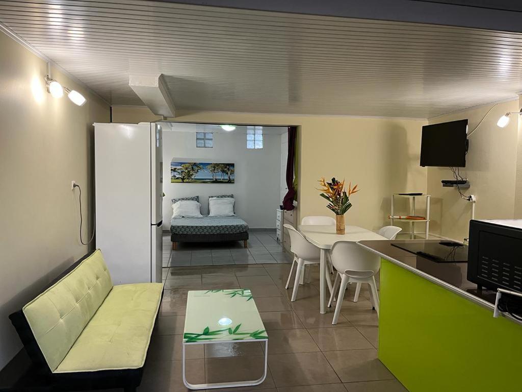 Agreable Appartement En Rez-De-Jardin A 450M De La Mer Sainte-Anne Eksteriør bilde