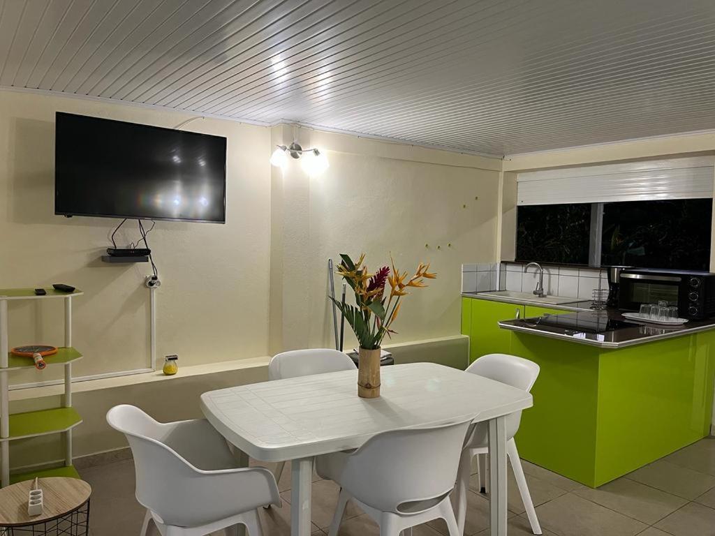 Agreable Appartement En Rez-De-Jardin A 450M De La Mer Sainte-Anne Eksteriør bilde