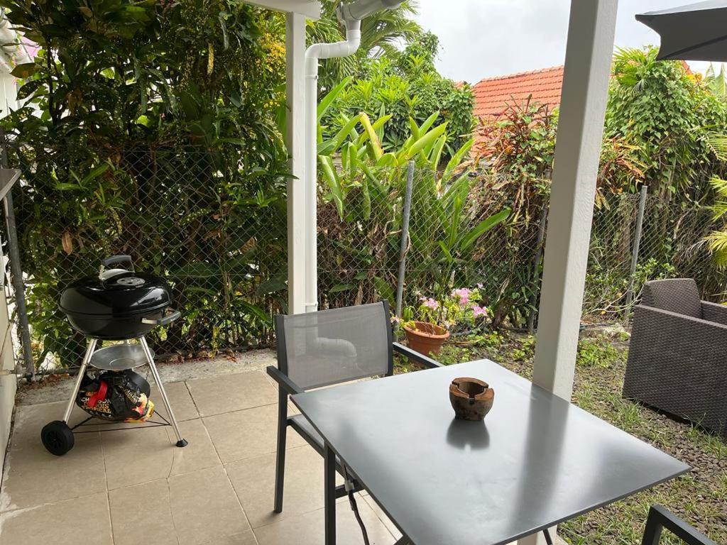 Agreable Appartement En Rez-De-Jardin A 450M De La Mer Sainte-Anne Eksteriør bilde